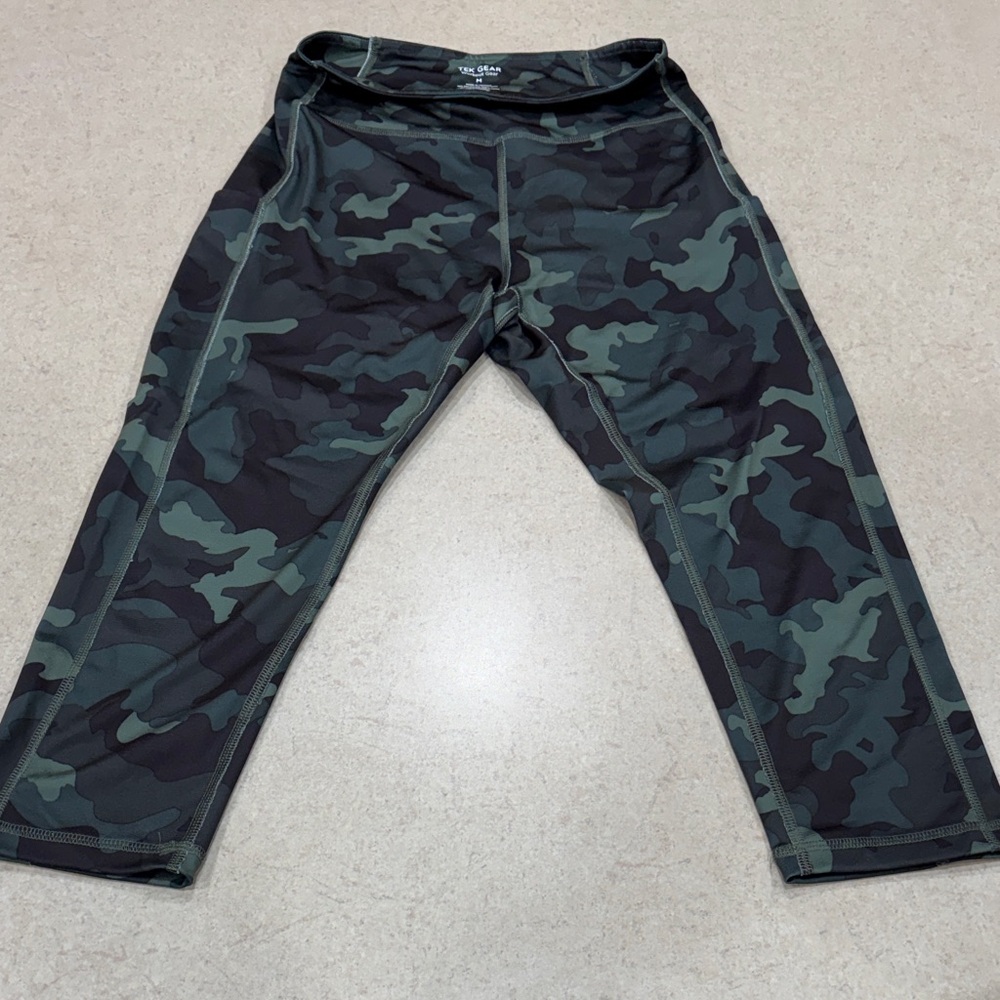 tek gear Olive Green and Black Camo Capris